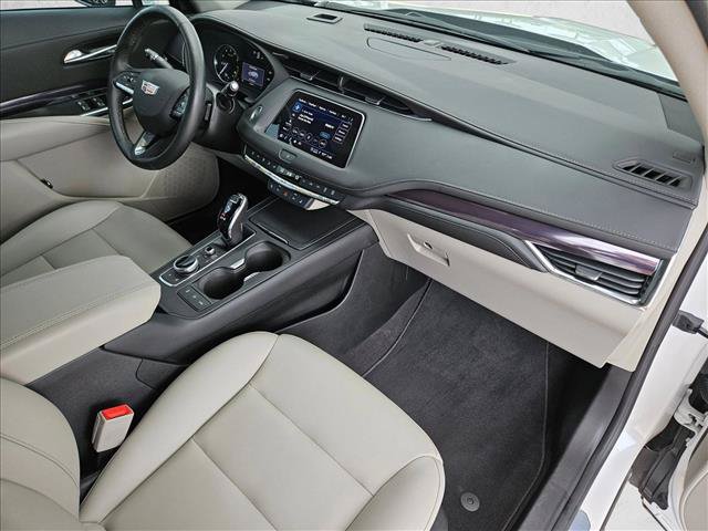 Used 2022 Cadillac XT4 Luxury w/ Cold Weather Package FWD image 19