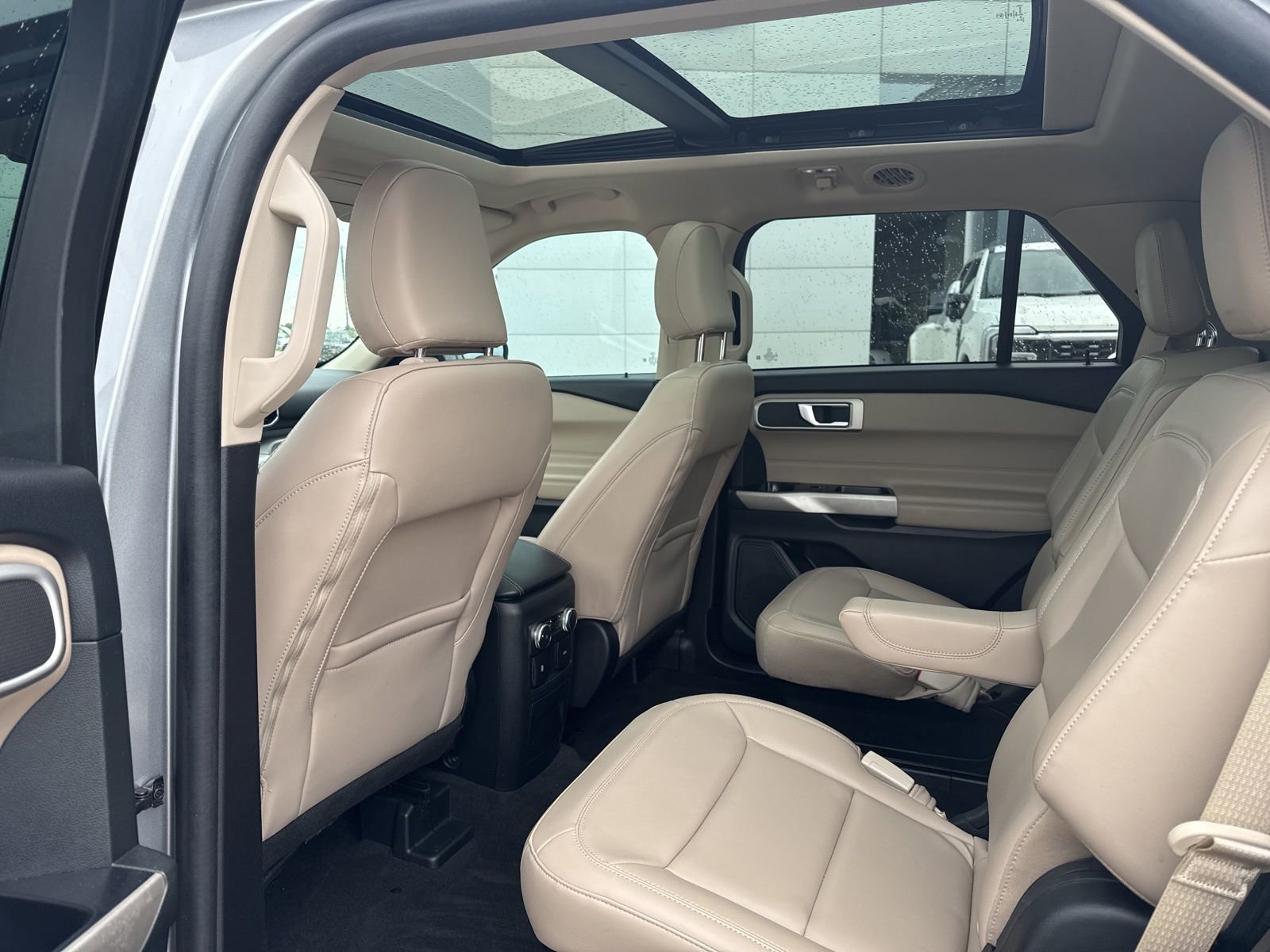 Certified 2022 Ford Explorer XLT w/ Equipment Group 202A RWD image 10