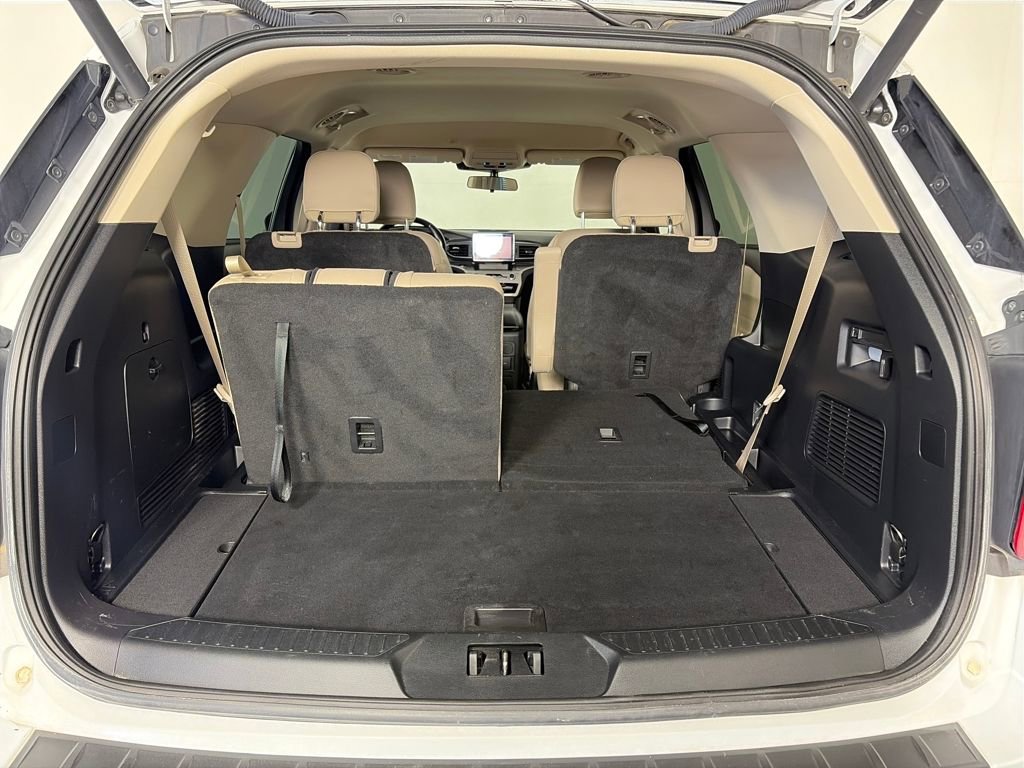 Certified 2022 Ford Explorer XLT w/ Equipment Group 202A image 27