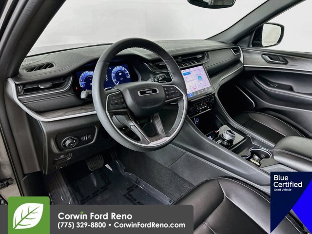 Used 2024 Jeep Grand Cherokee Limited w/ Black Appearance Package AWD/4WD image 12