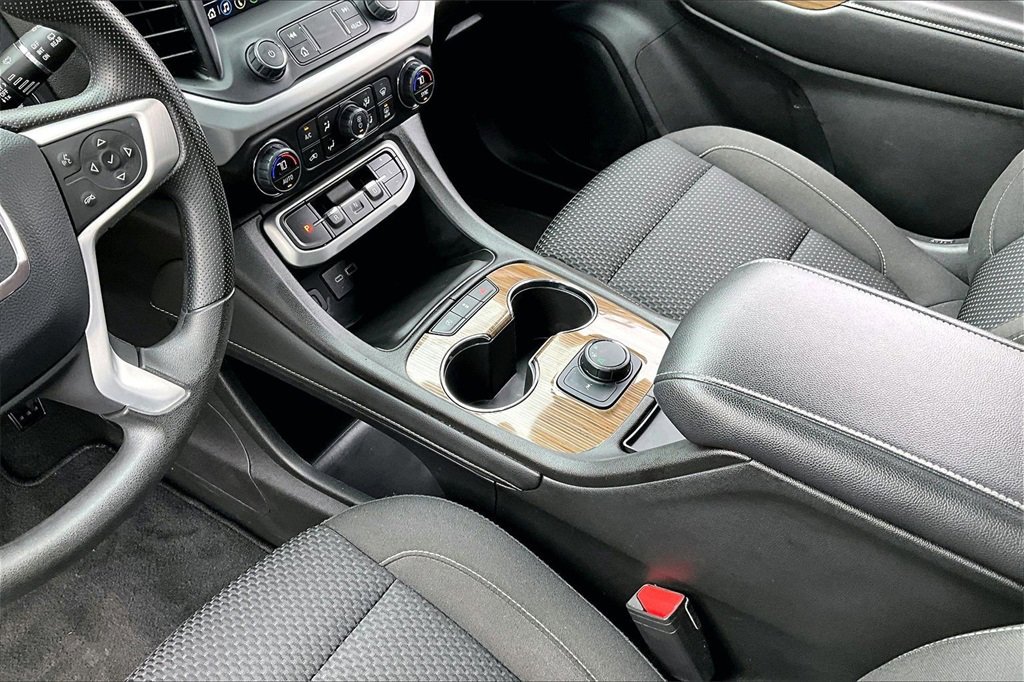 Used 2023 GMC Acadia SLE image 15