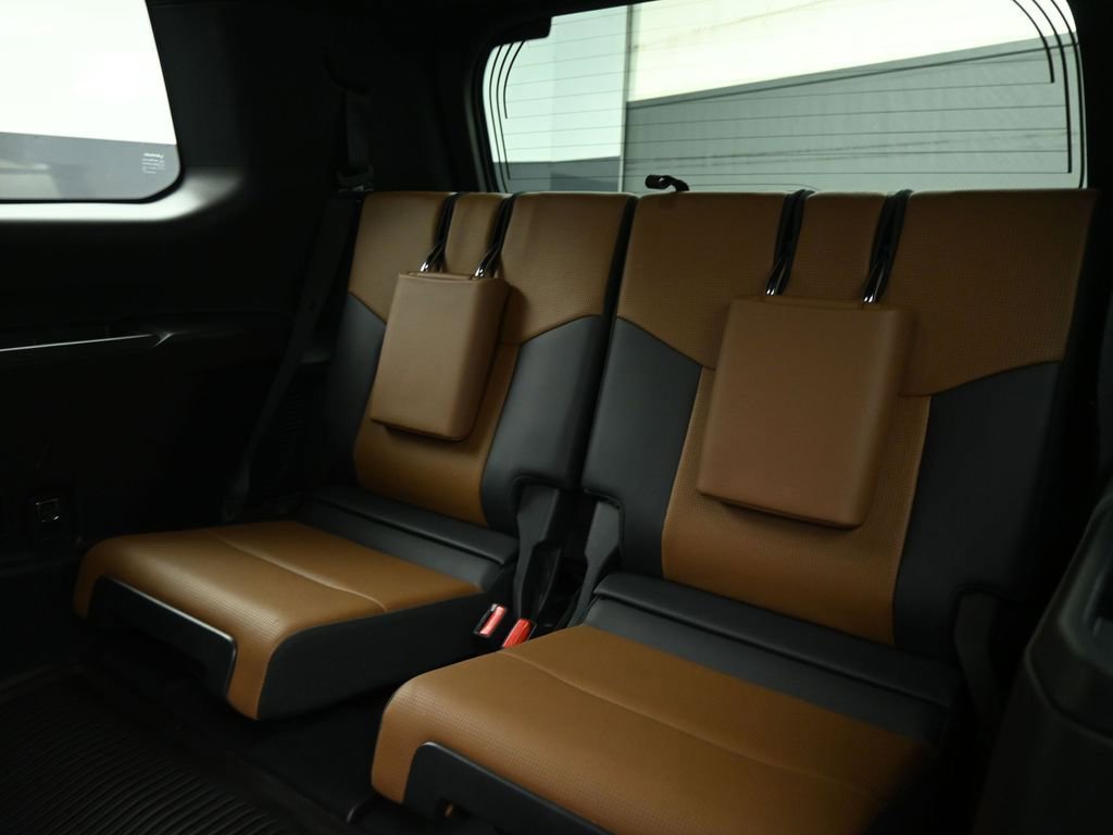 Used 2025 Lexus GX 550 w/ Accessory Package (2T) image 46