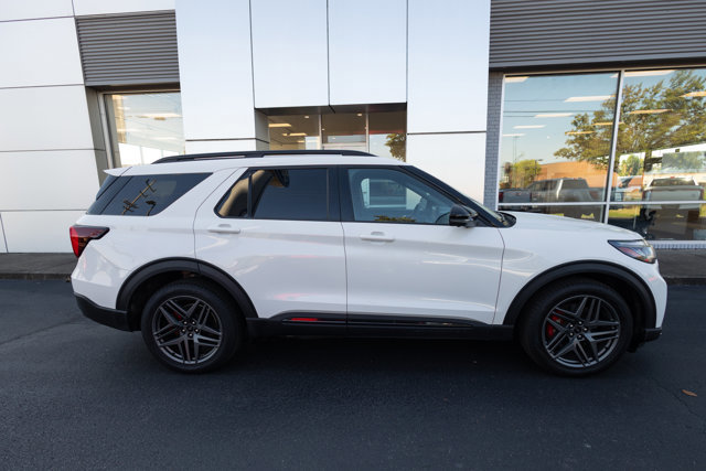 Certified 2025 Ford Explorer ST image 2