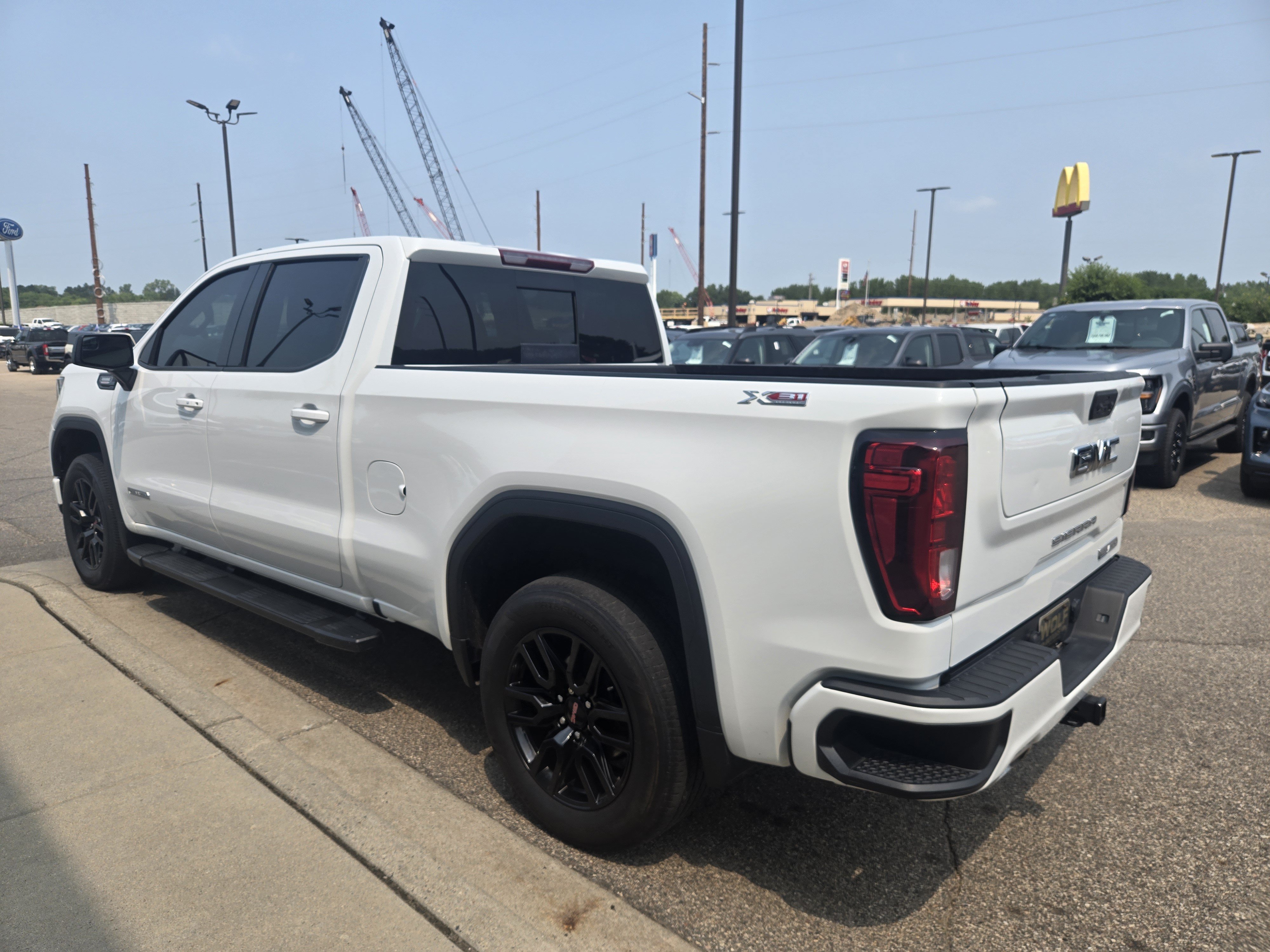 Used 2022 GMC Sierra 1500 Elevation w/ Preferred Package AWD/4WD image 18