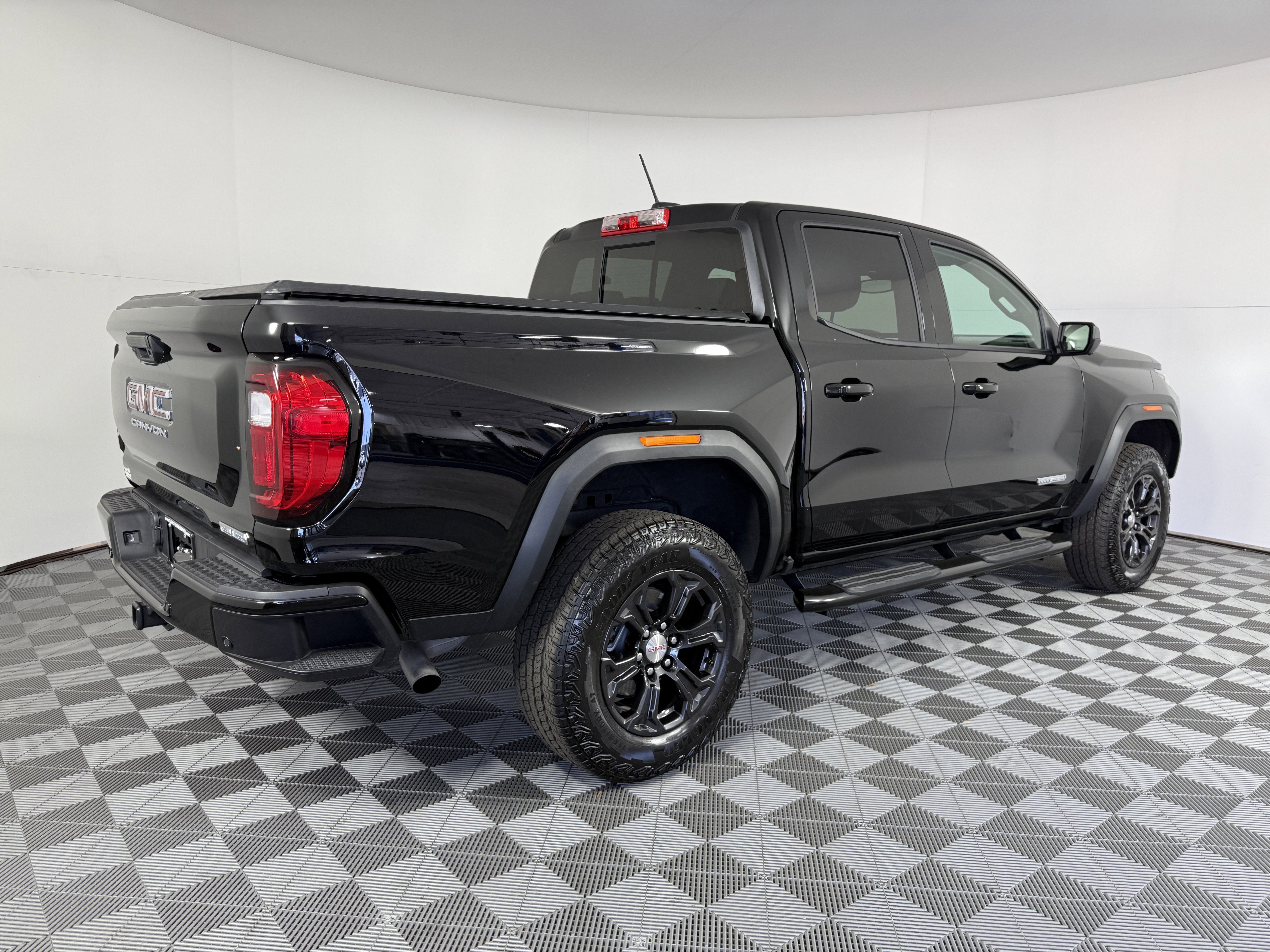 Used 2024 GMC Canyon Elevation w/ Convenience Package image 3