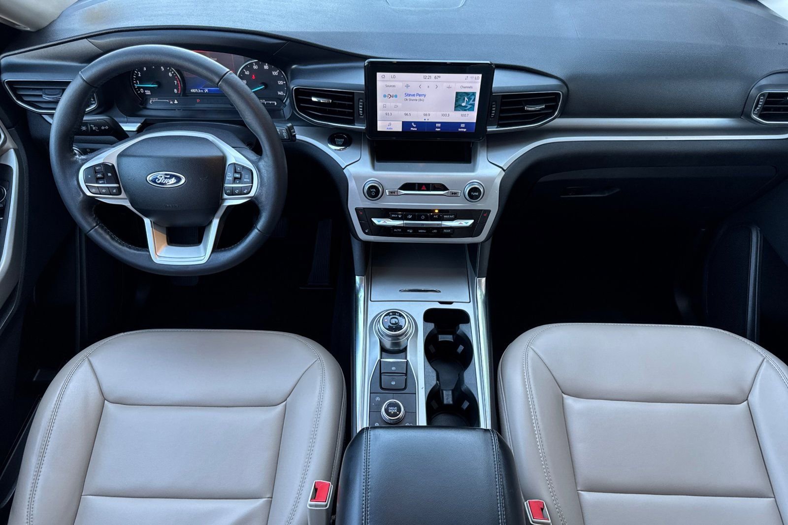 Certified 2022 Ford Explorer XLT w/ Equipment Group 202A image 16