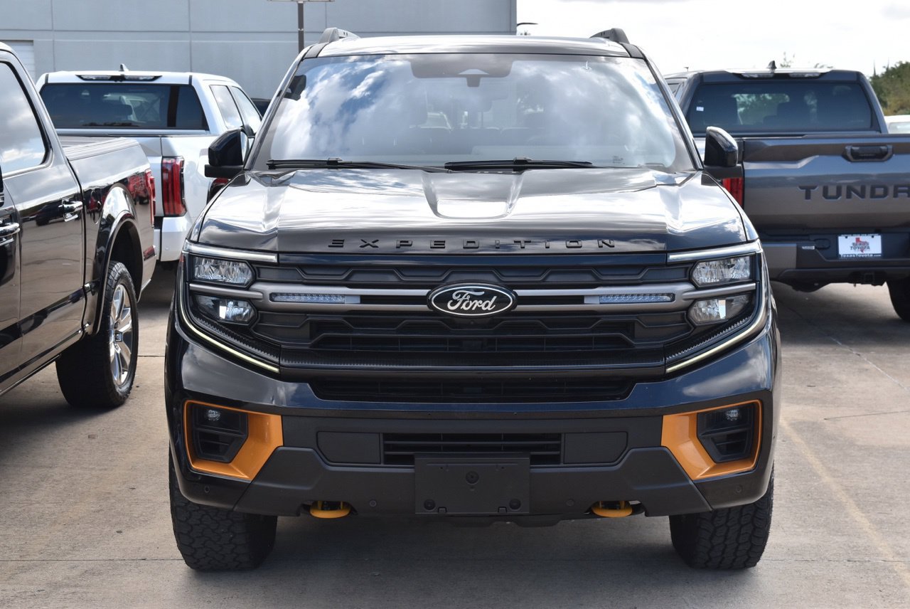 Certified 2025 Ford Expedition Tremor AWD/4WD image 3