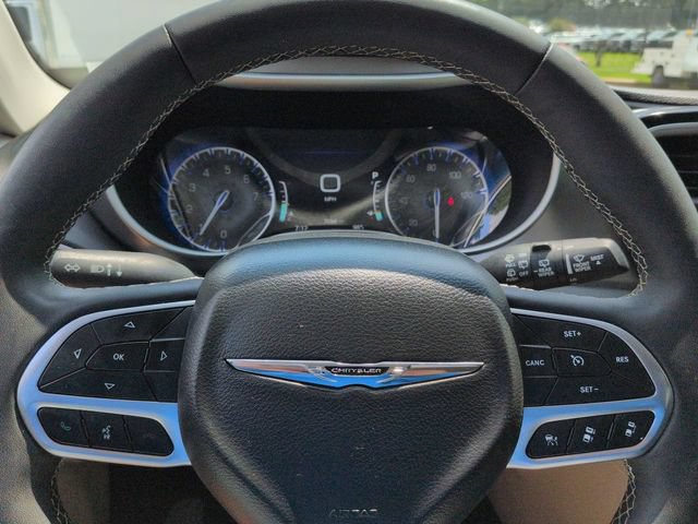 Used 2024 Chrysler Pacifica Touring-L FWD image 32