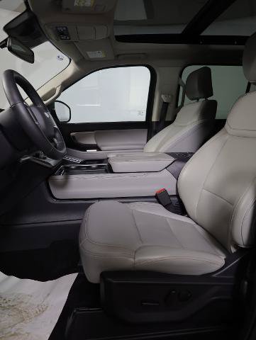 Certified 2025 Ford Expedition Active AWD/4WD image 8