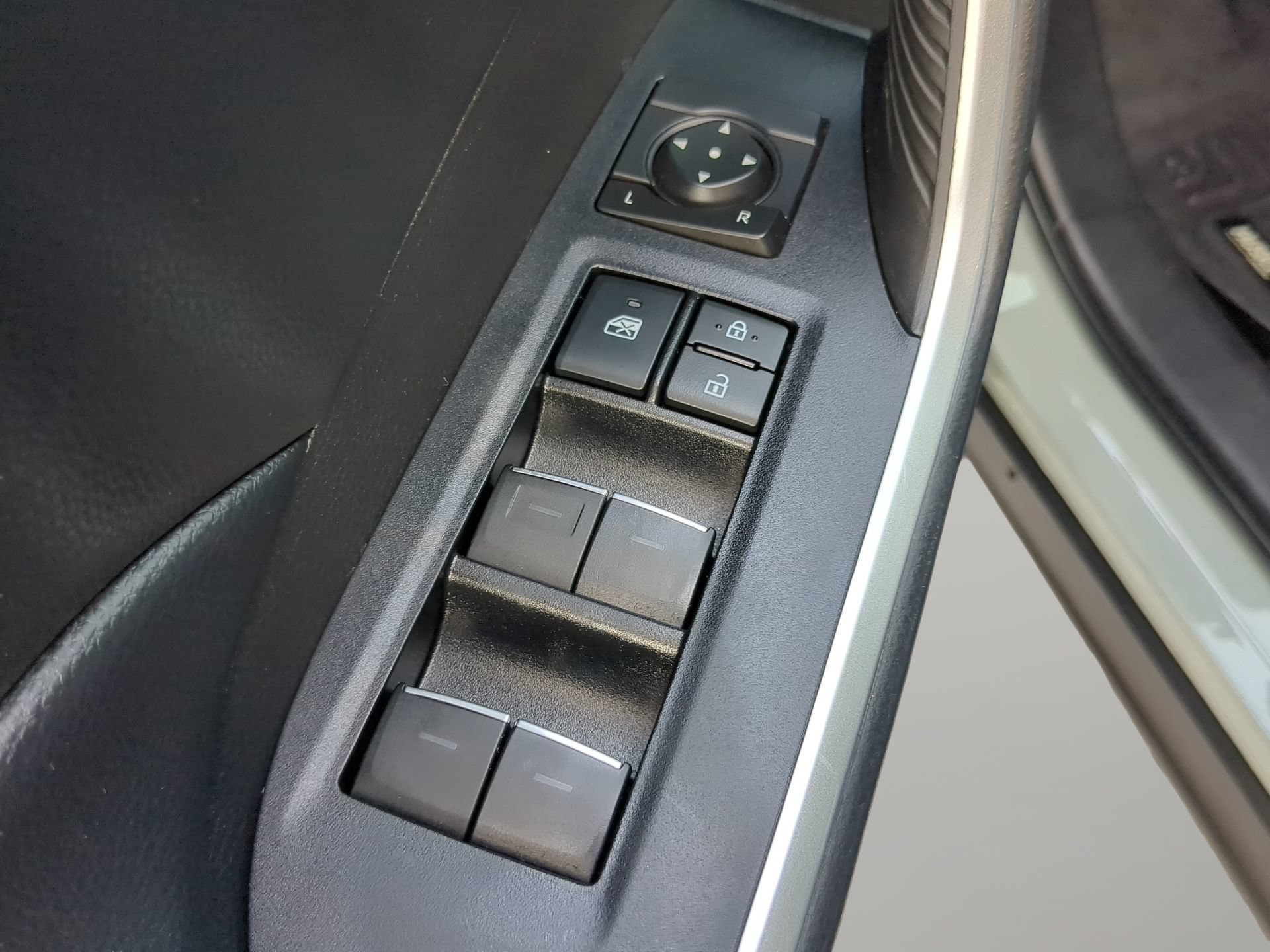 Used 2022 Toyota RAV4 XLE w/ Convenience Package FWD image 55