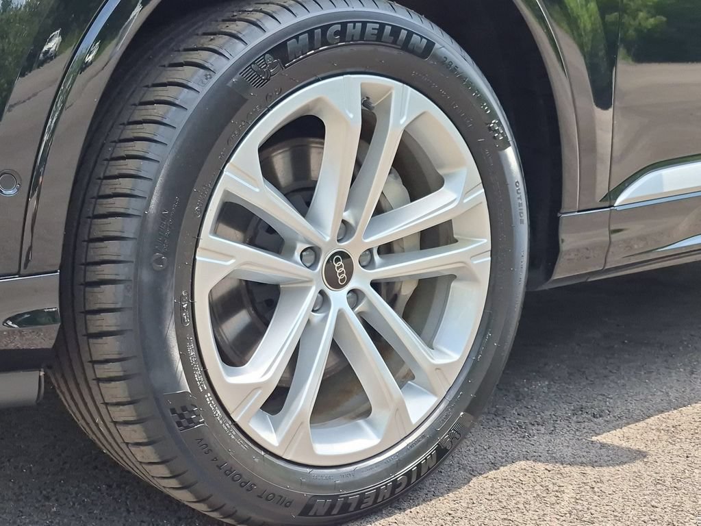 Used 2025 Audi Q7 3.0T Premium Plus AWD/4WD image 24