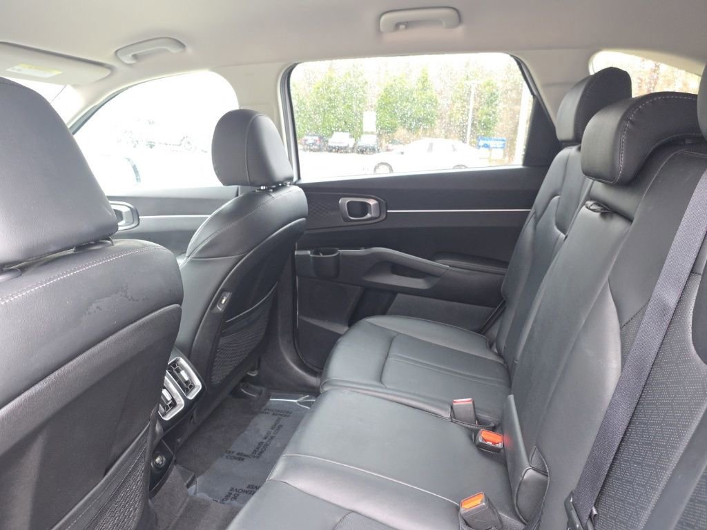 Used 2022 Kia Sorento S image 11