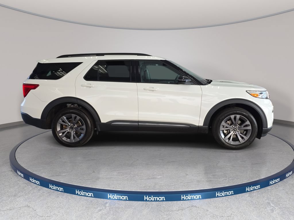 Certified 2023 Ford Explorer XLT w/ Equipment Group 202A AWD/4WD image 4