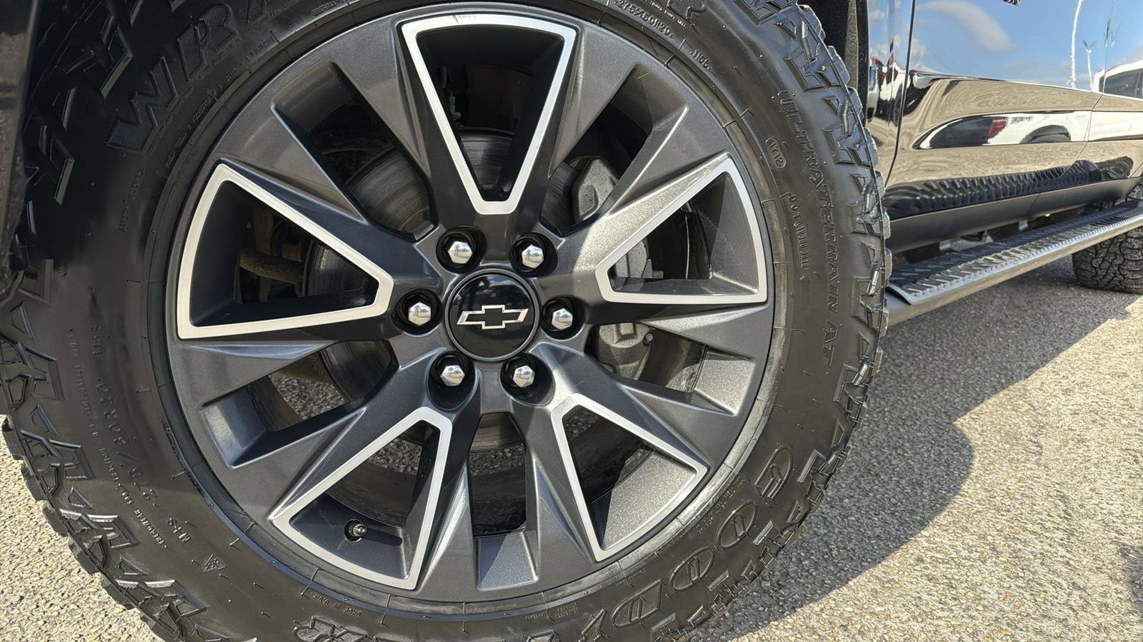 Used 2022 Chevrolet Suburban Z71 w/ Luxury Package image 7