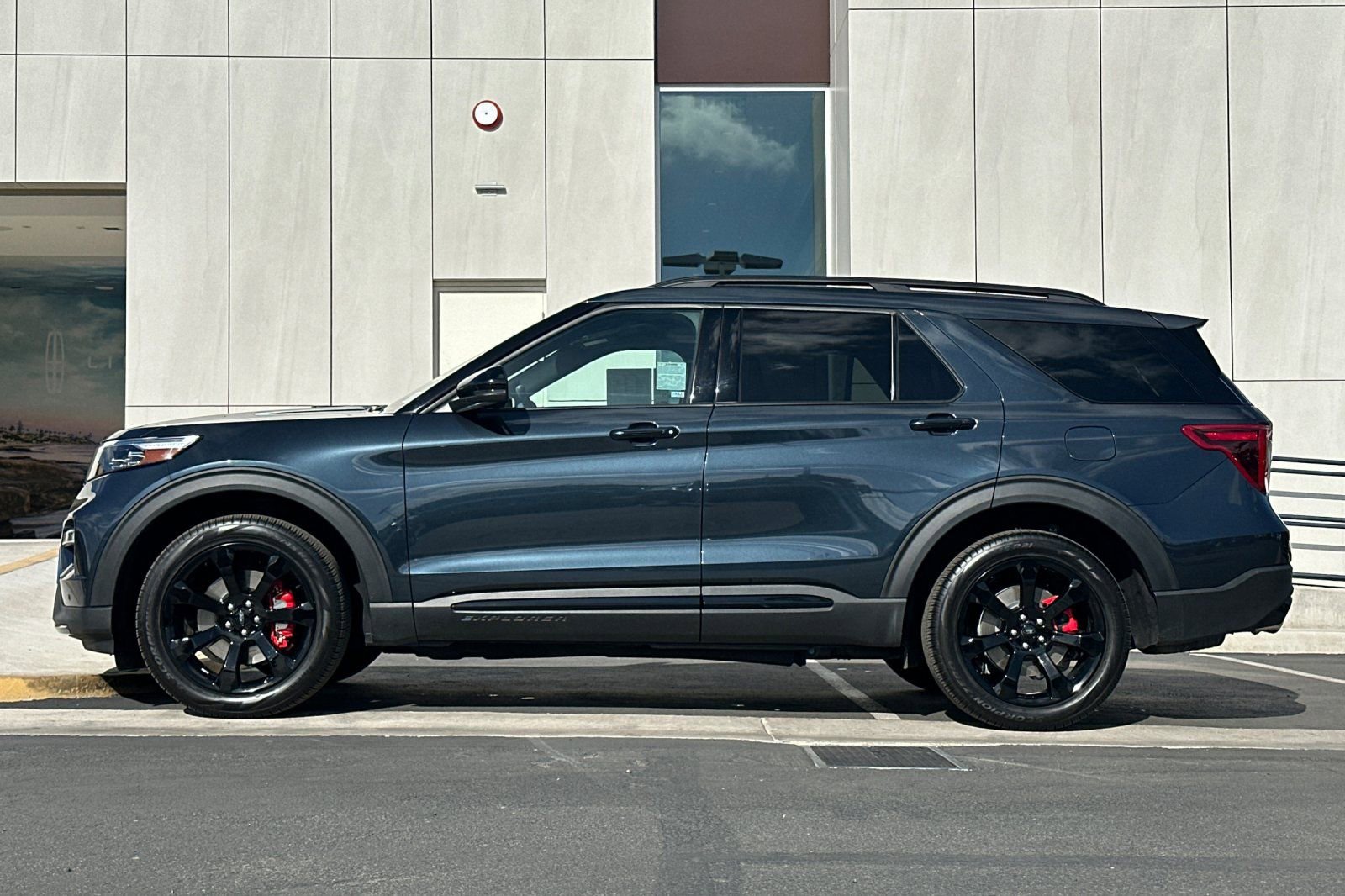 Certified 2024 Ford Explorer ST w/ Equipment Group 401A image 6