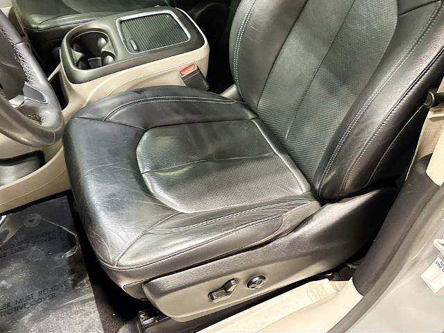Used 2022 Chrysler Pacifica Touring-L FWD image 16
