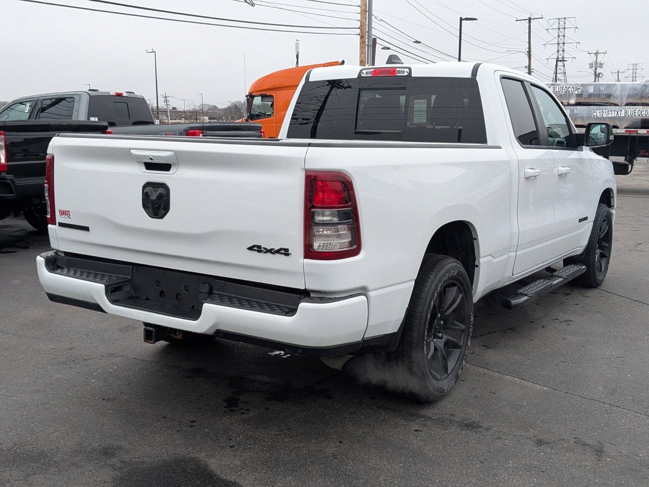 Used 2022 RAM 1500 Big Horn w/ Night Edition AWD/4WD image 4