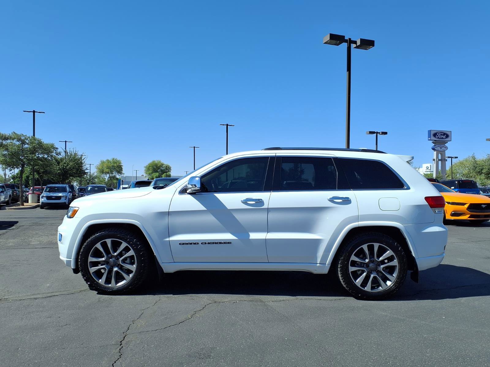Used 2018 Jeep Grand Cherokee Overland AWD/4WD image 3