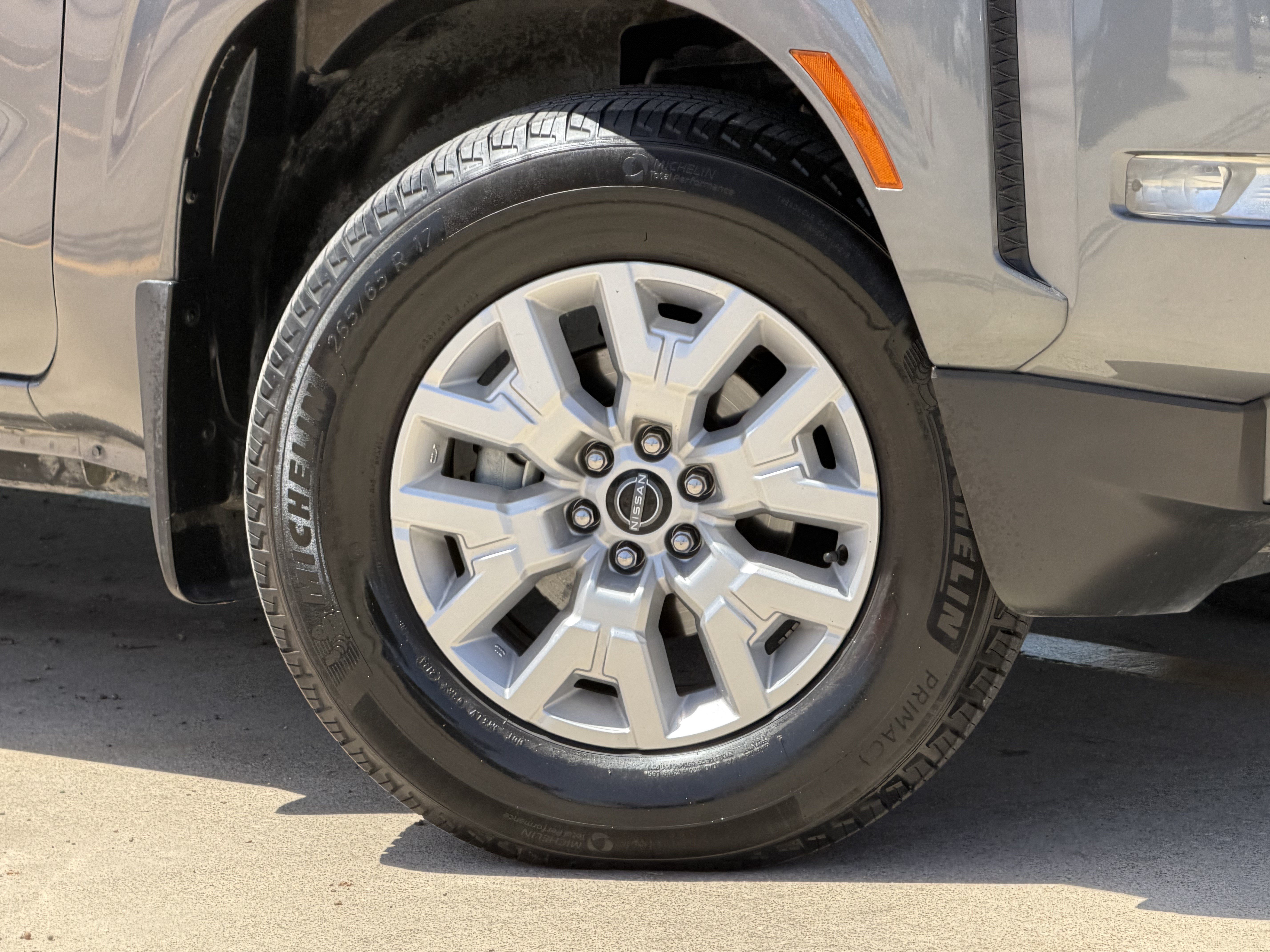 Used 2023 Nissan Frontier SV w/ Technology Package AWD/4WD image 2