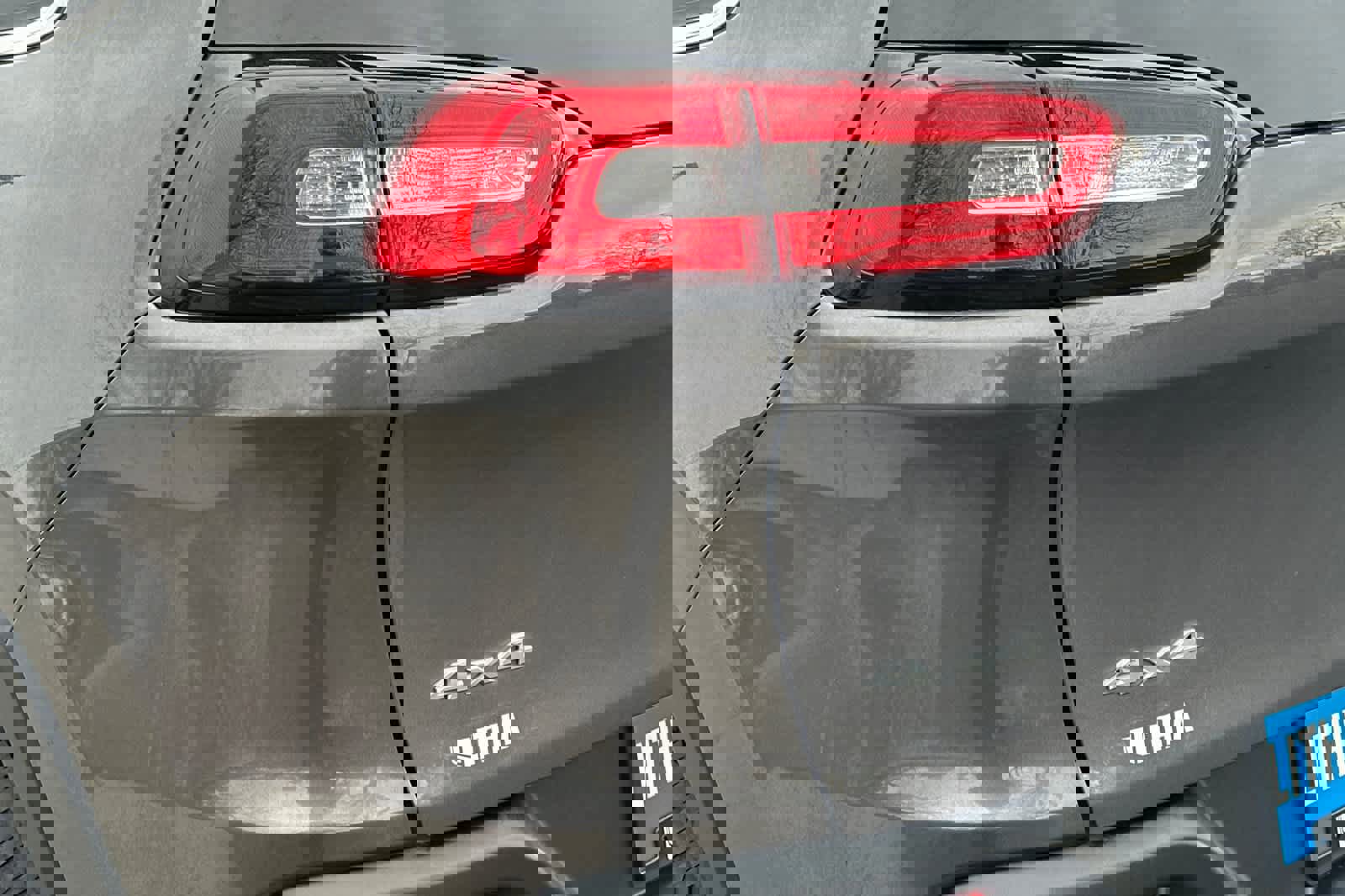 Used 2018 Jeep Cherokee Latitude Plus w/ Cold Weather Group image 27