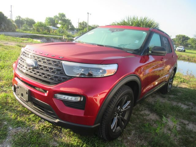 Certified 2021 Ford Explorer XLT w/ Equipment Group 202A AWD/4WD image 3