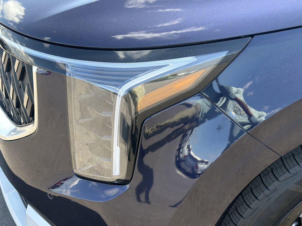 Used 2025 Kia Carnival FWD image 8