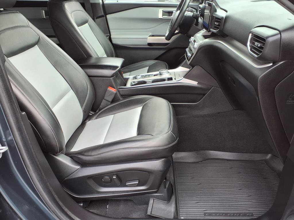 Certified 2022 Ford Explorer XLT w/ Equipment Group 202A image 11