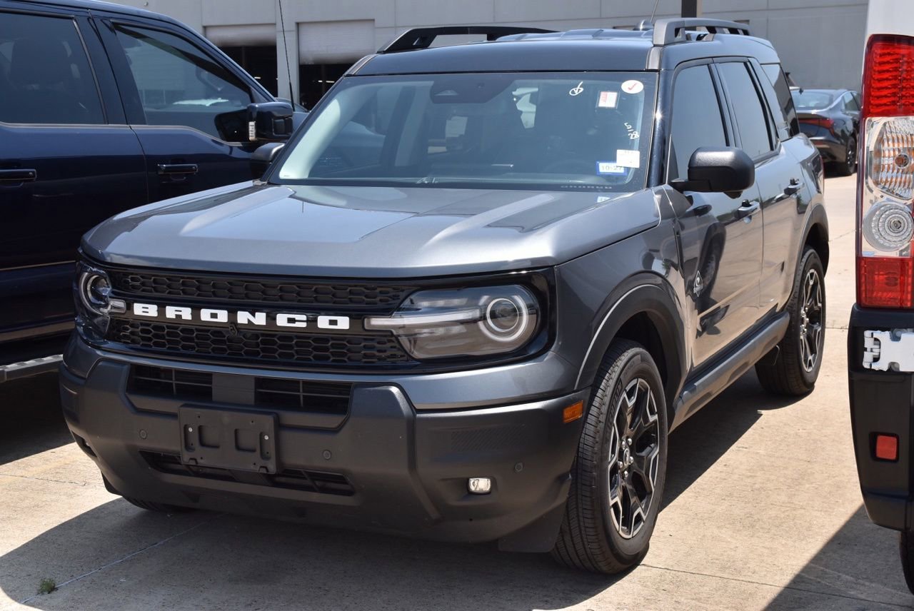 Certified 2025 Ford Bronco Sport Outer Banks w/ Outer Banks Tech Package+ AWD/4WD image 2
