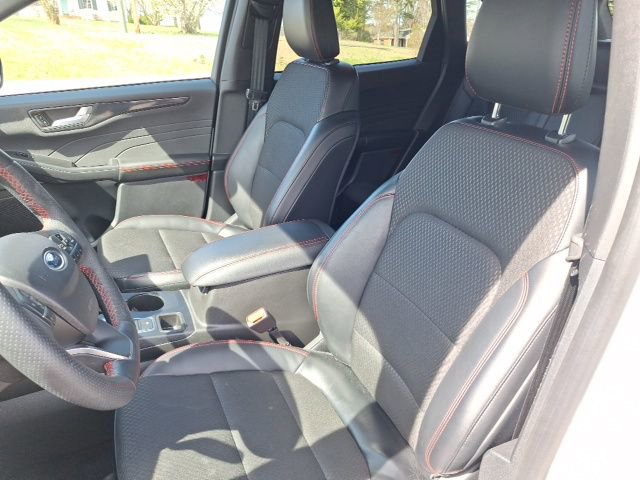 Certified 2025 Ford Escape ST-Line w/ Equipment Group 301A image 13