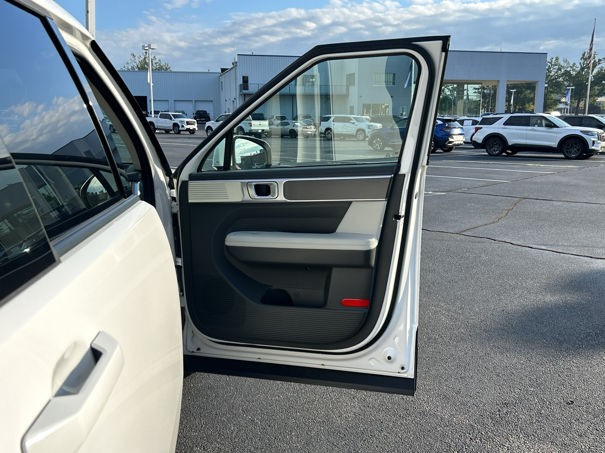 Used 2025 Hyundai Santa Fe SEL FWD image 19