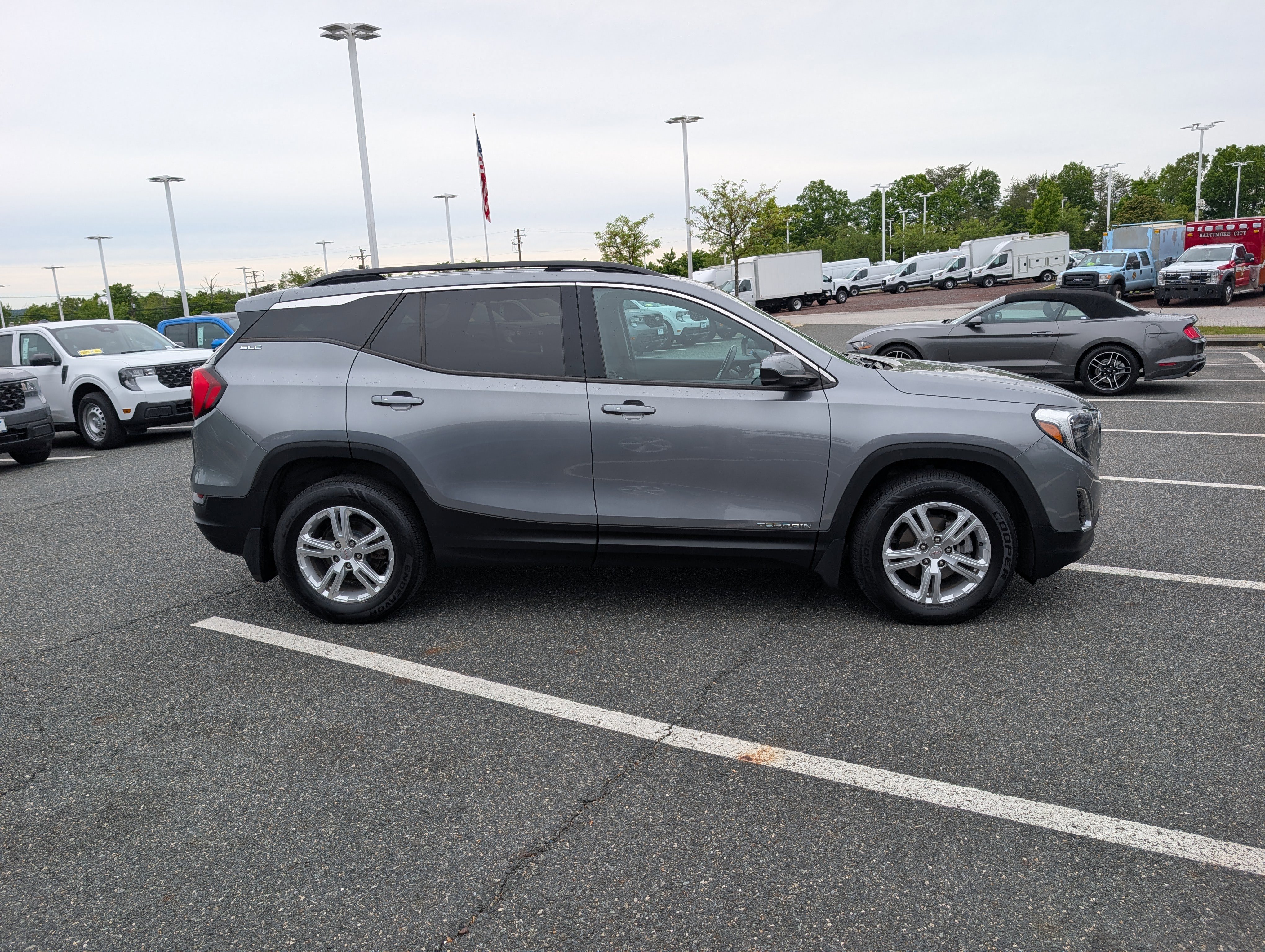 Used 2019 GMC Terrain SLE w/ Driver Convenience Package AWD/4WD image 2