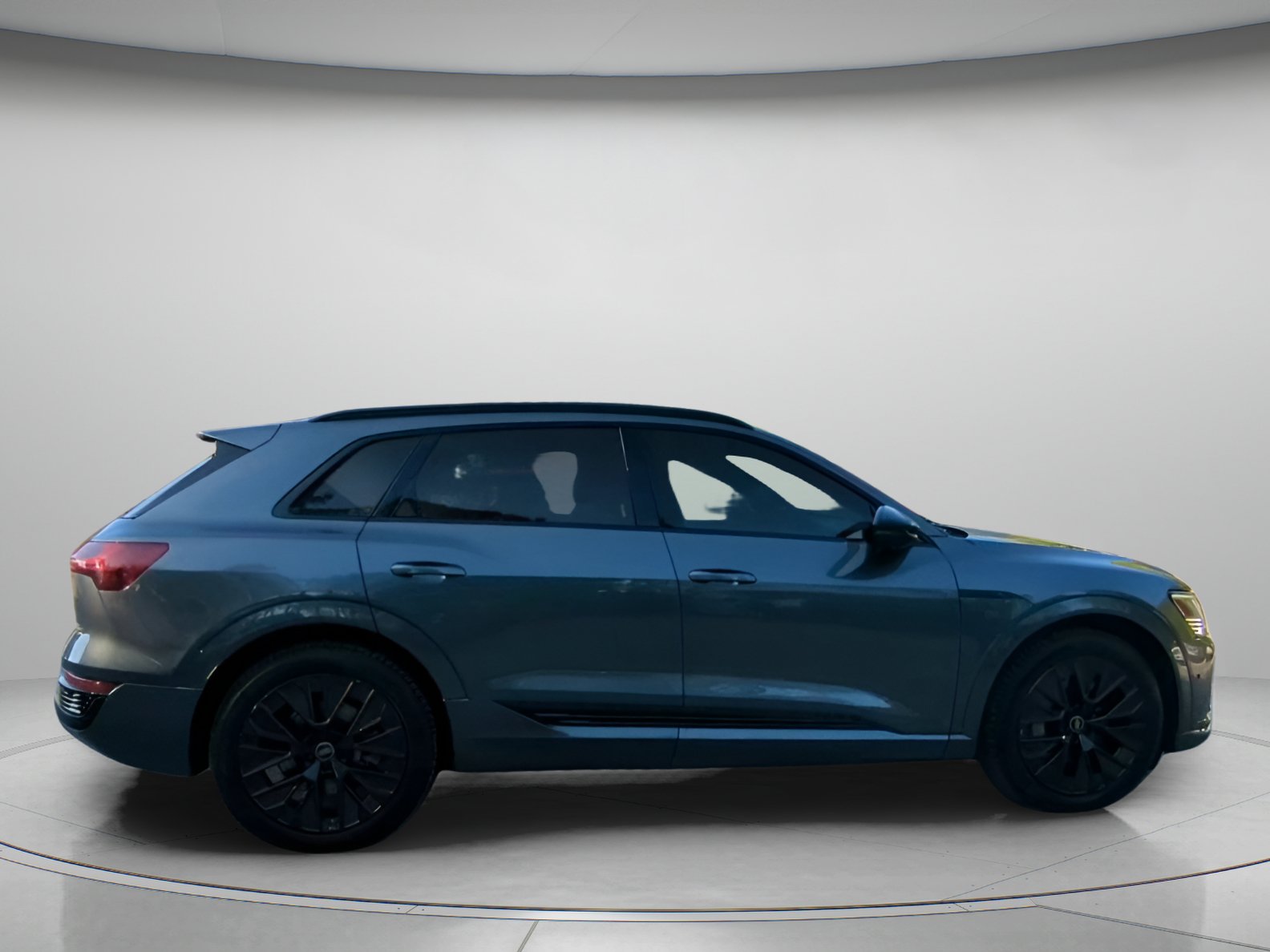 Used 2024 Audi Q8 e-tron Prestige AWD/4WD image 31