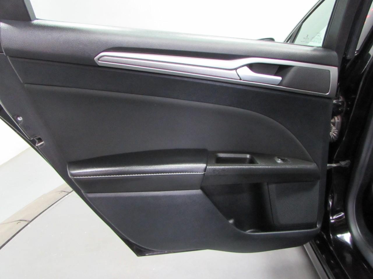 Certified 2020 Ford Fusion SE FWD image 13
