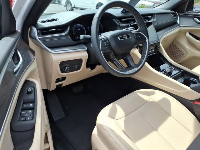 Used 2024 Jeep Grand Cherokee L Limited AWD/4WD image 18
