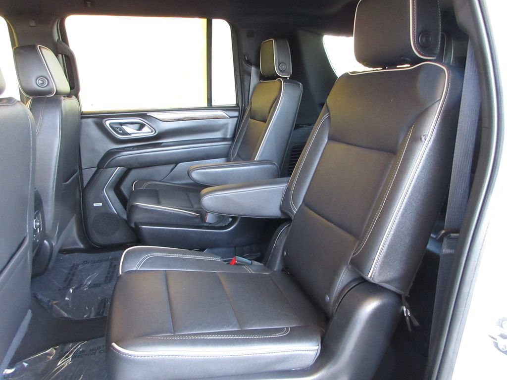 Used 2023 Chevrolet Suburban Premier AWD/4WD image 25