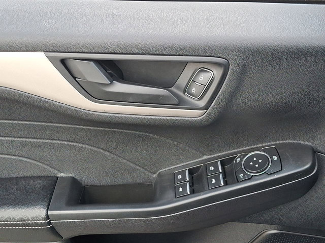 Certified 2022 Ford Escape SE image 10