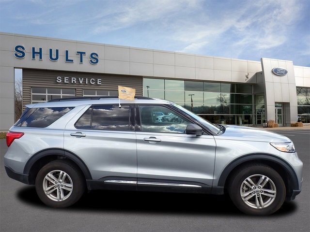 Certified 2022 Ford Explorer XLT image 2