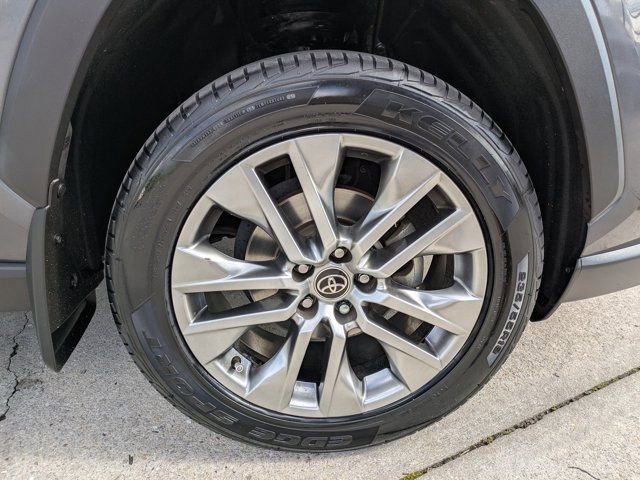 Used 2022 Toyota RAV4 XLE Premium image 13