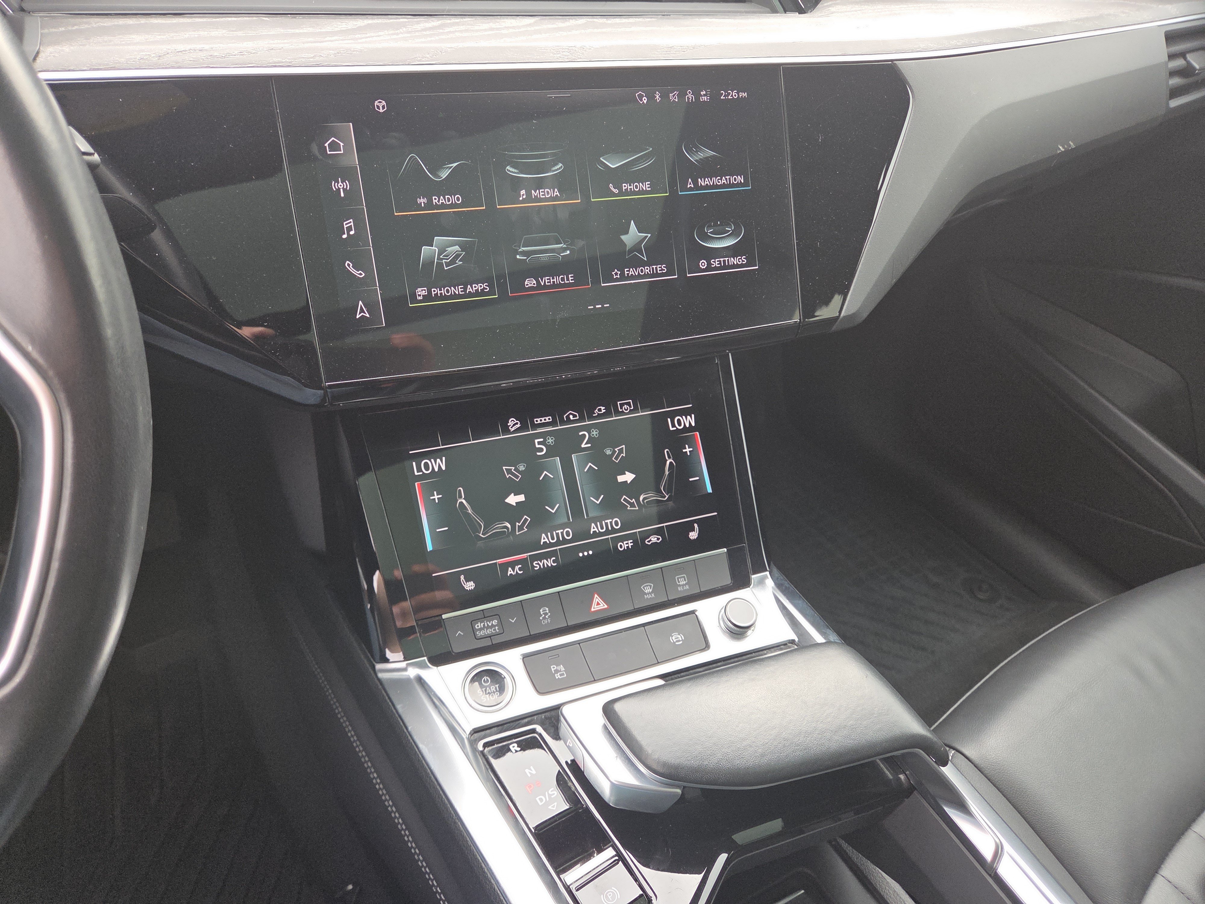 Used 2023 Audi e-tron Premium w/ Convenience Plus Package AWD/4WD image 34