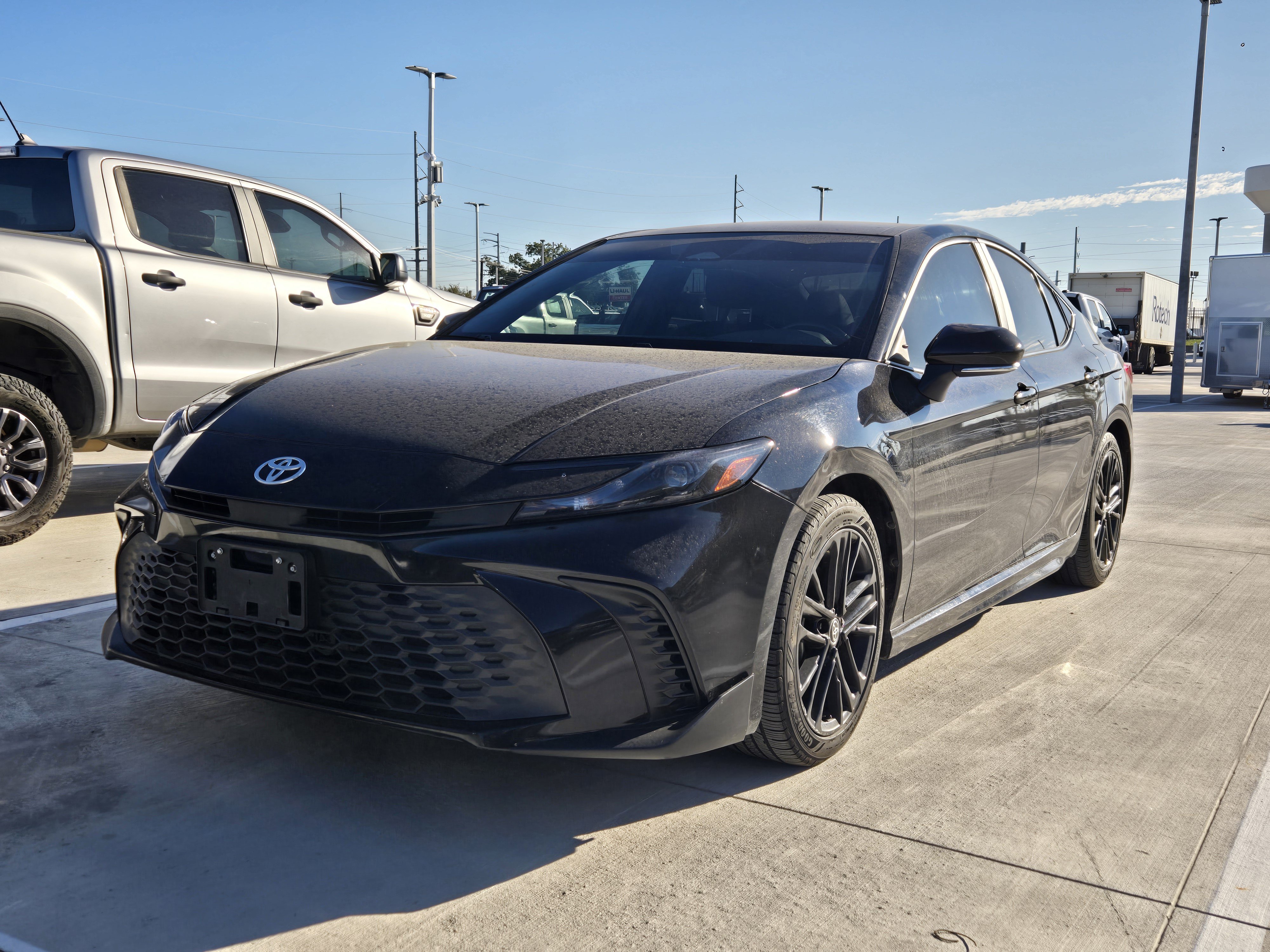 Used 2025 Toyota Camry SE FWD image 3