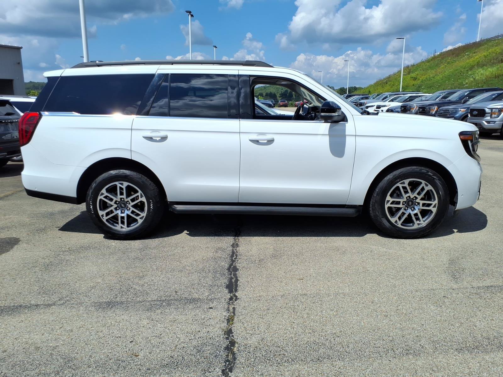 Certified 2025 Ford Expedition Active AWD/4WD image 5