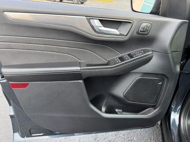 Certified 2022 Ford Escape Titanium w/ Class II Trailer Tow Package image 10