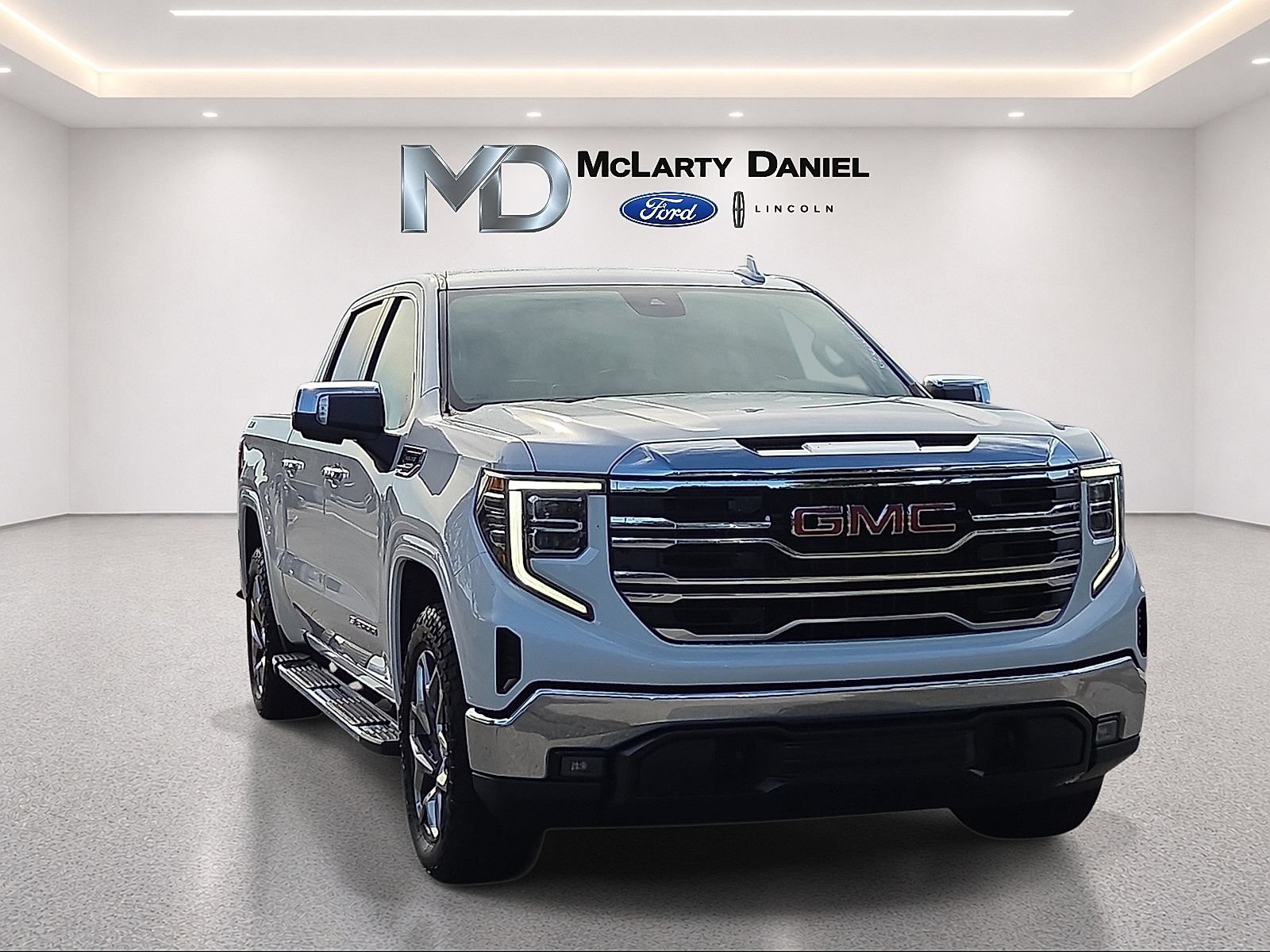 Used 2022 GMC Sierra 1500 SLT w/ SLT Convenience Package AWD/4WD image 1