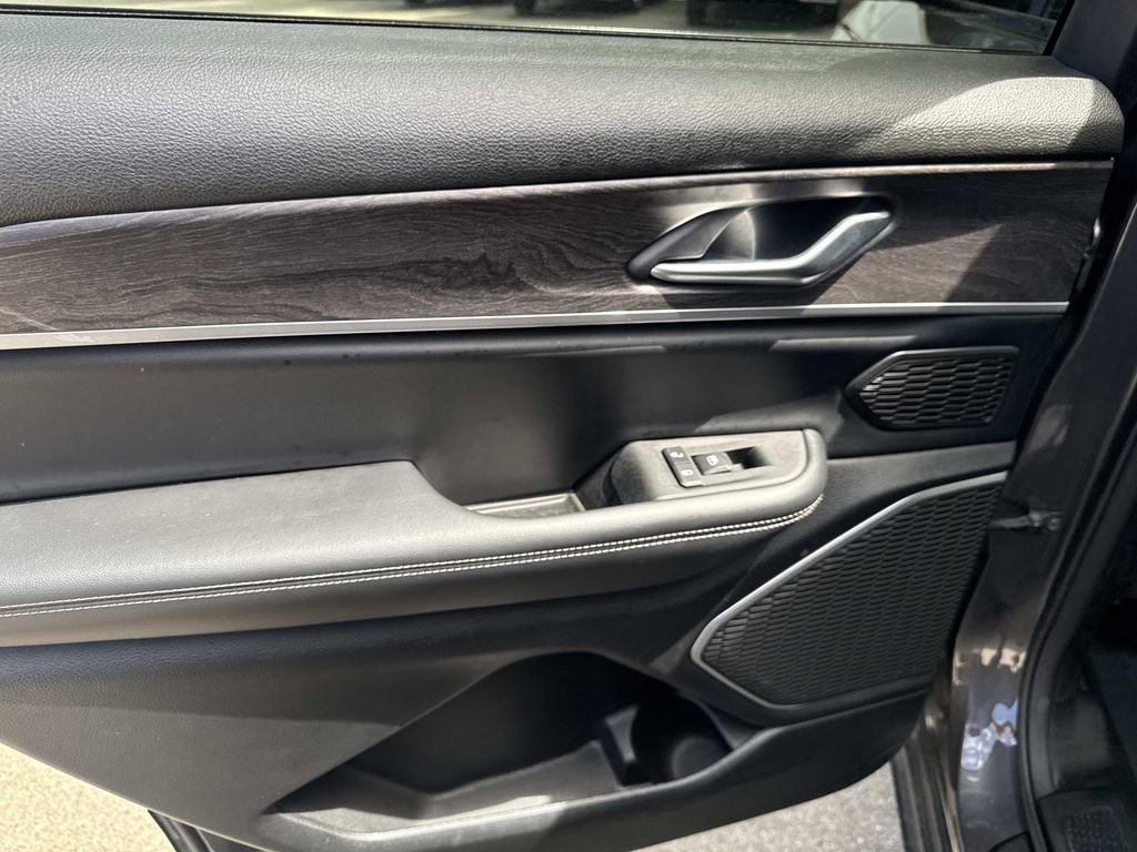 Used 2021 Jeep Grand Cherokee L Limited RWD image 11