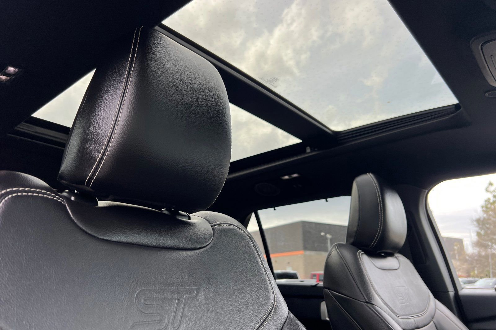 Certified 2022 Ford Explorer ST w/ Equipment Group 401A image 19