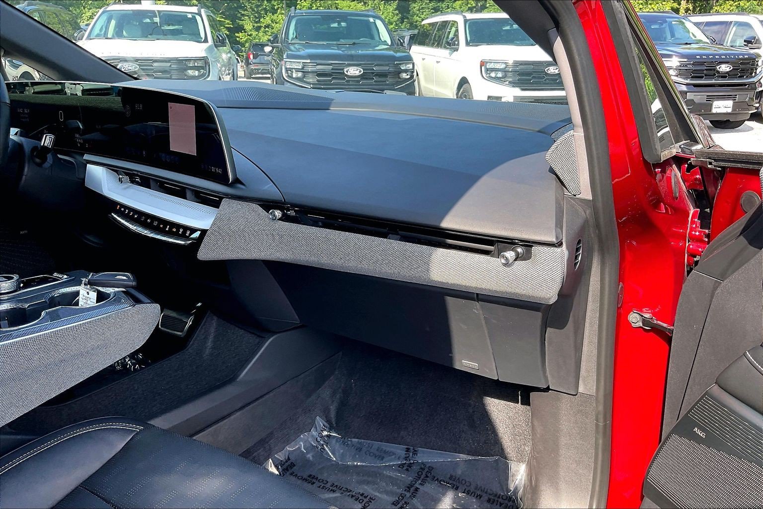 Used 2025 Cadillac Optiq Sport 2 w/ LPO, Floor Liner Package AWD/4WD image 15