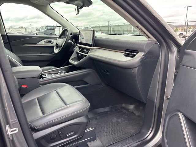 Certified 2025 Ford Explorer Active w/ Active Comfort Package image 8