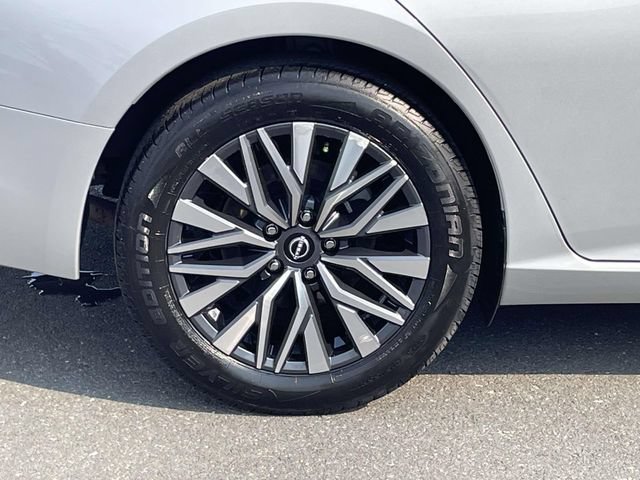 Used 2025 Nissan Altima 2.5 SV FWD image 7