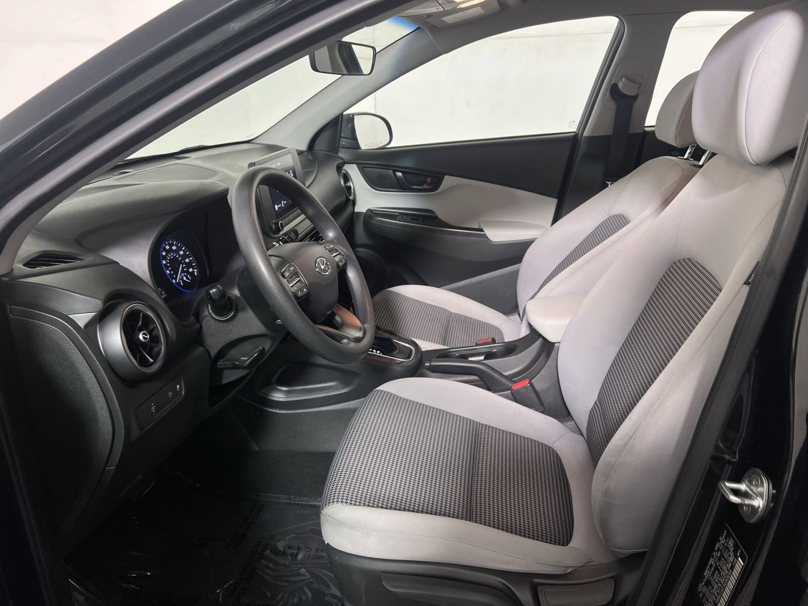 Used 2022 Hyundai Kona SE image 12