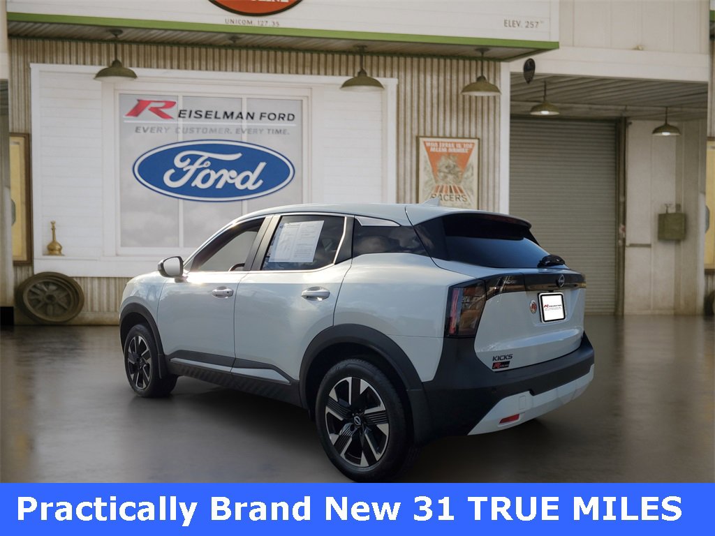Used 2025 Nissan Kicks SV image 3